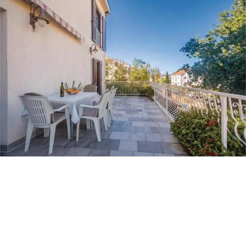 Two-Bedroom Apartment in Malinska