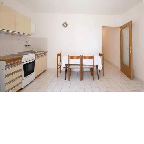 Two-Bedroom Apartment in Mandre