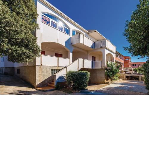 Two-Bedroom Apartment in Mandre