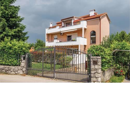 Two-Bedroom Apartment in Marinici
