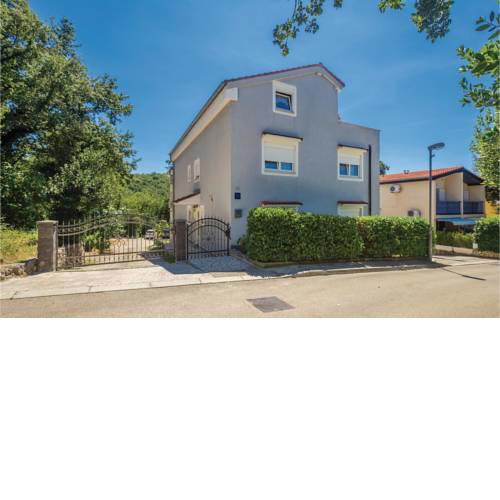 Two-Bedroom Apartment in Njivice