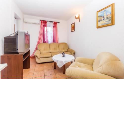 Two-Bedroom Apartment in Njivice