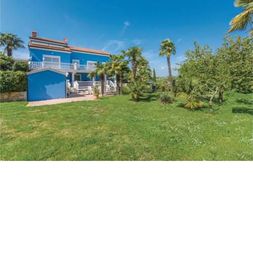 Two-Bedroom Apartment in Novigrad