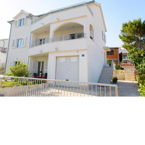 Two-Bedroom Apartment in Okrug Gornji III