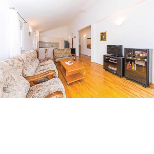 Two-Bedroom Apartment in Okrug Gornji