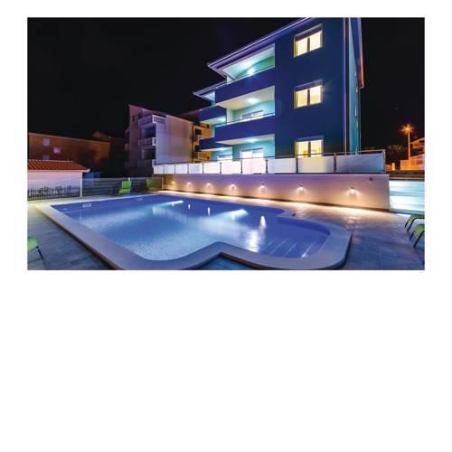 Two-Bedroom Apartment in Okrug Gornji
