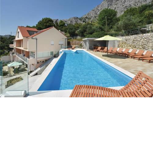 Two-Bedroom Apartment in Omis