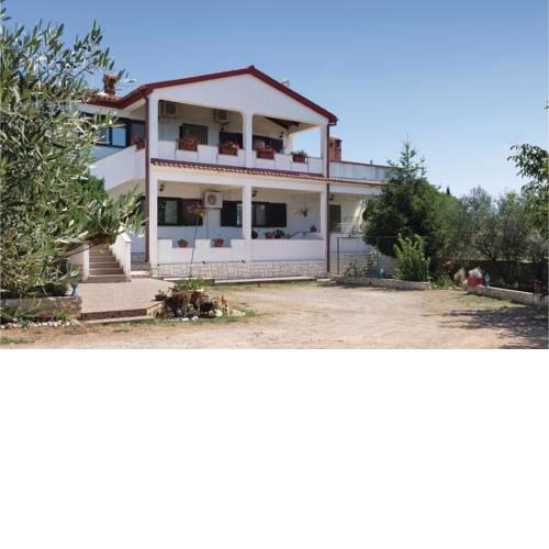Two-Bedroom Apartment in Peruski