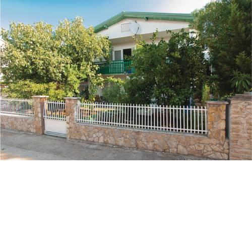 Two-Bedroom Apartment in Pirovac