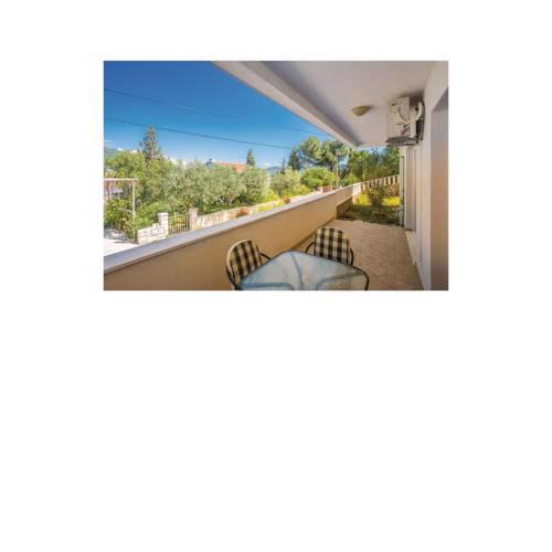 Two-Bedroom Apartment in Ploce