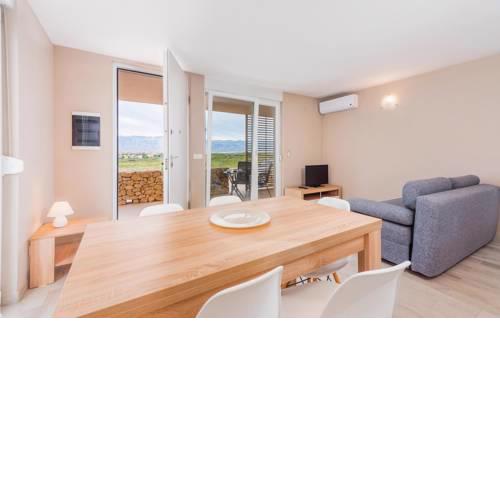 Two-Bedroom Apartment in Povljana