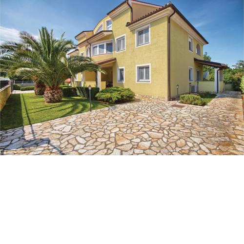 Two-Bedroom Apartment in Premantura