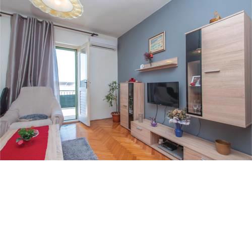 Two-Bedroom Apartment in Primosten