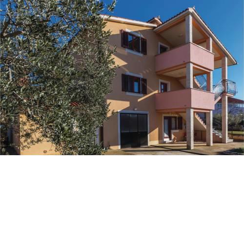 Two-Bedroom Apartment in Pula