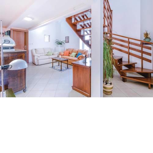 Two-Bedroom Apartment in Pula