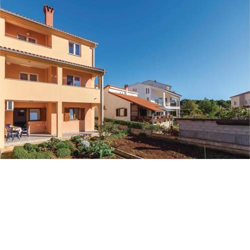 Two-Bedroom Apartment in Pula
