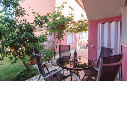 Two-Bedroom Apartment in Pula