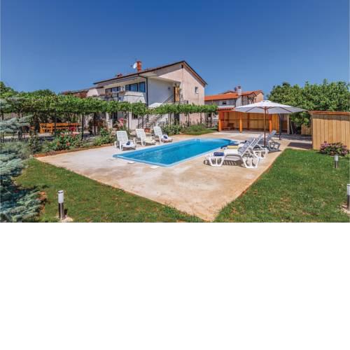 Two-Bedroom Apartment in Pula