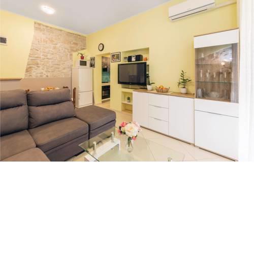 Two-Bedroom Apartment in Pula