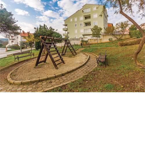 Two-Bedroom Apartment in Pula
