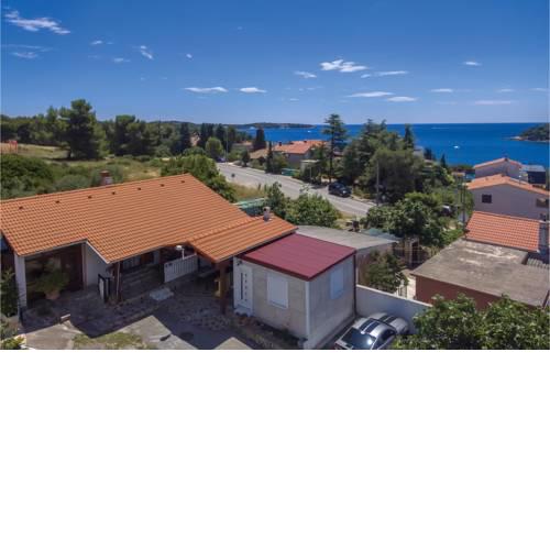 Two-Bedroom Apartment in Pula