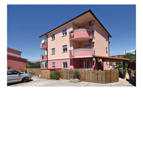 Two-Bedroom Apartment in Pula