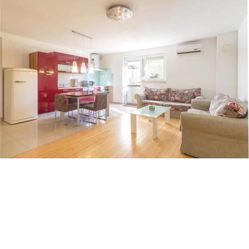Two-Bedroom Apartment in Pula