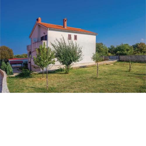 Two-Bedroom Apartment in Rasopasno