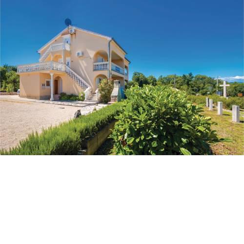 Two-Bedroom Apartment in Rasopasno