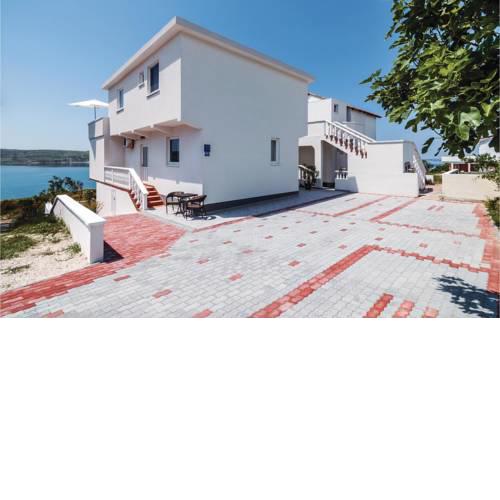 Two-Bedroom Apartment in Rtina