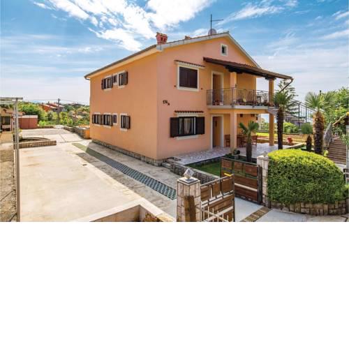 Two-Bedroom Apartment in Rubesi