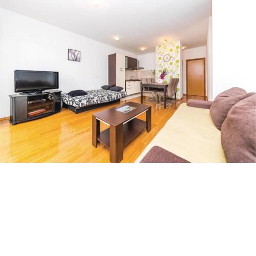 Two-Bedroom Apartment in Seget Donji