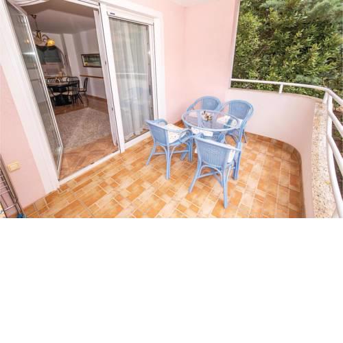 Two-Bedroom Apartment in Selce