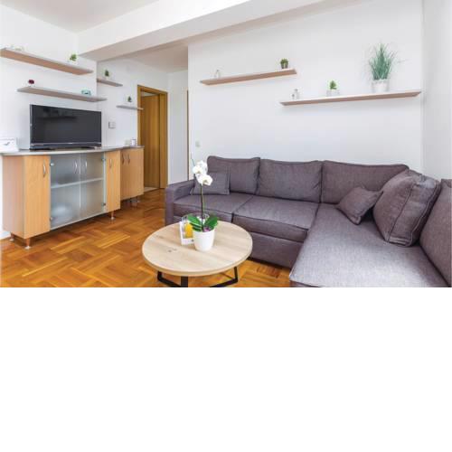 Two-Bedroom Apartment in Selce