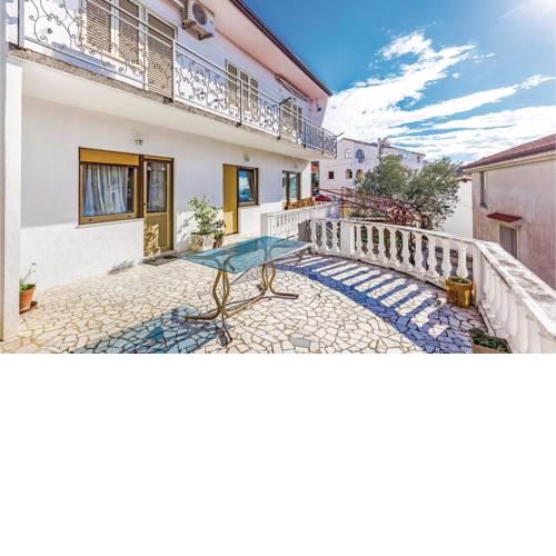 Two-Bedroom Apartment in Selce