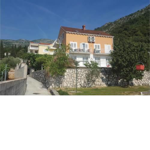 Two-Bedroom Apartment in Slano