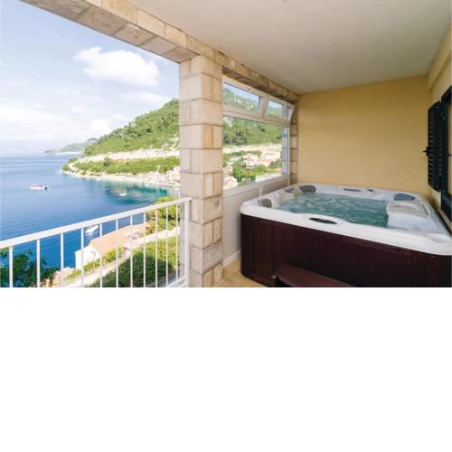 Two-Bedroom Apartment in Sobra