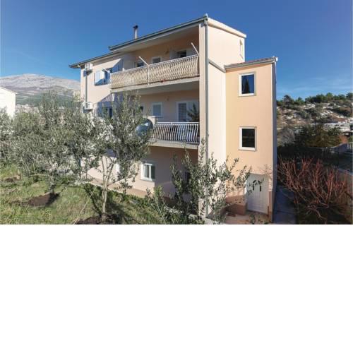 Two-Bedroom Apartment in Solin