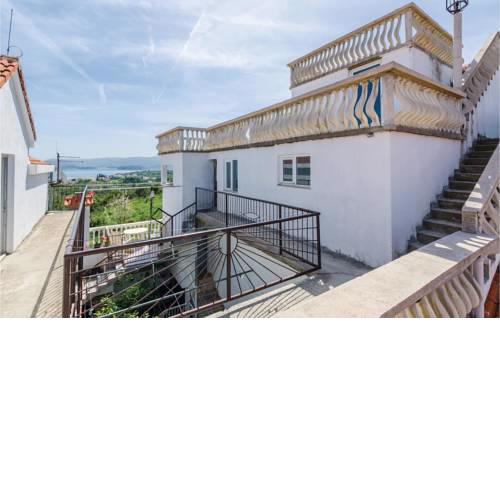 Two-Bedroom Apartment in Sreser