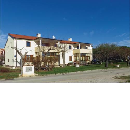 Two-Bedroom Apartment in Umag