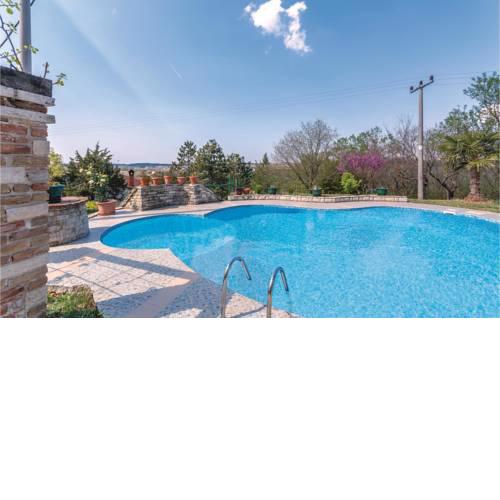 Two-Bedroom Apartment in Veli Jezenj