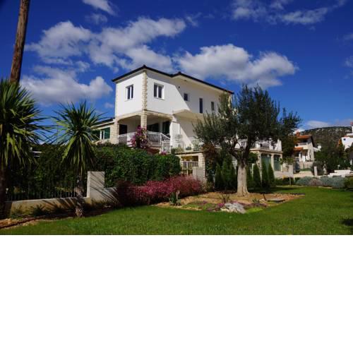 Two-Bedroom Apartment in Vinisce I
