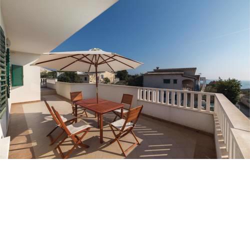 Two-Bedroom Apartment in Vinisce