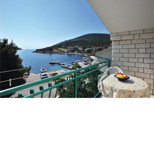 Two-Bedroom Apartment in Vinisce