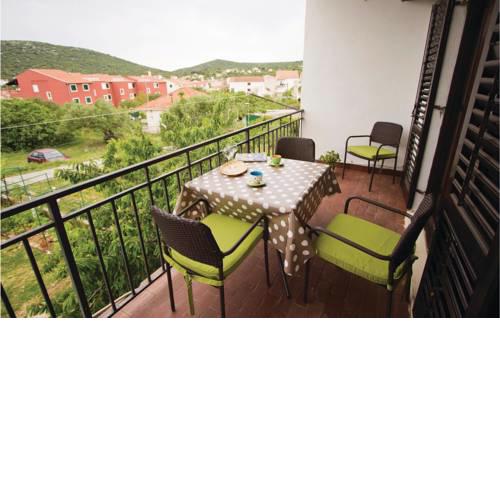 Two-Bedroom Apartment in Vinisce