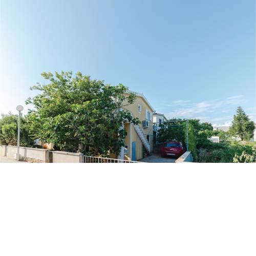 Two-Bedroom Apartment in Vir