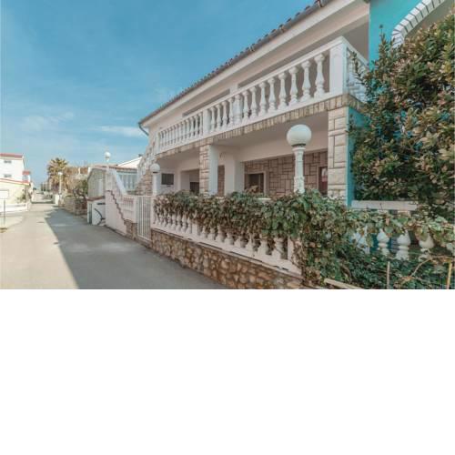 Two-Bedroom Apartment in Vir