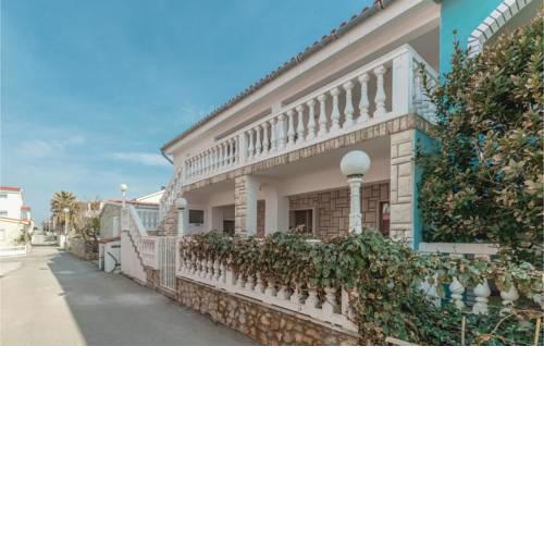 Two-Bedroom Apartment in Vir