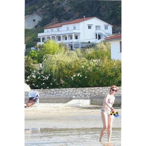 Two-Bedroom Apartment Lopar near Sea 2