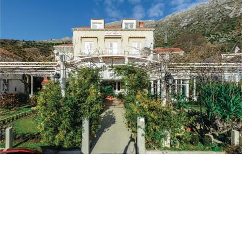 Two-Bedroom Apartment Mlini with Sea view 09